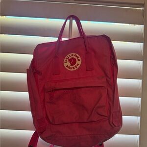 Fjallraven Kånken Raspberry Backpack